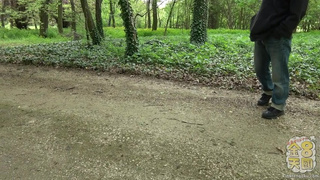 Групповуха на улице с молоденькой девкой