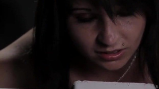 Девушку жестоко наказывают током и плетью