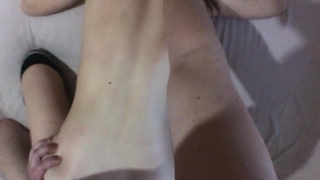 Девушка с красивыми буферами кричит во время жёсткого секса