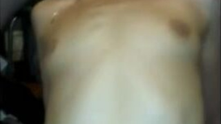 Молоденькая женушка отрывается по полной, когда занимается сексом втроем с мужем и его приятелем