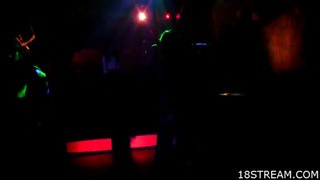 Бухие друзья устроили потрахушки в клубе