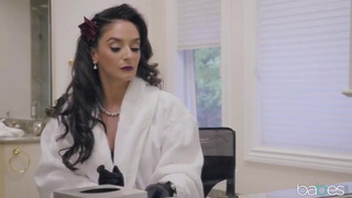 Фотограф трахает модель черным членом